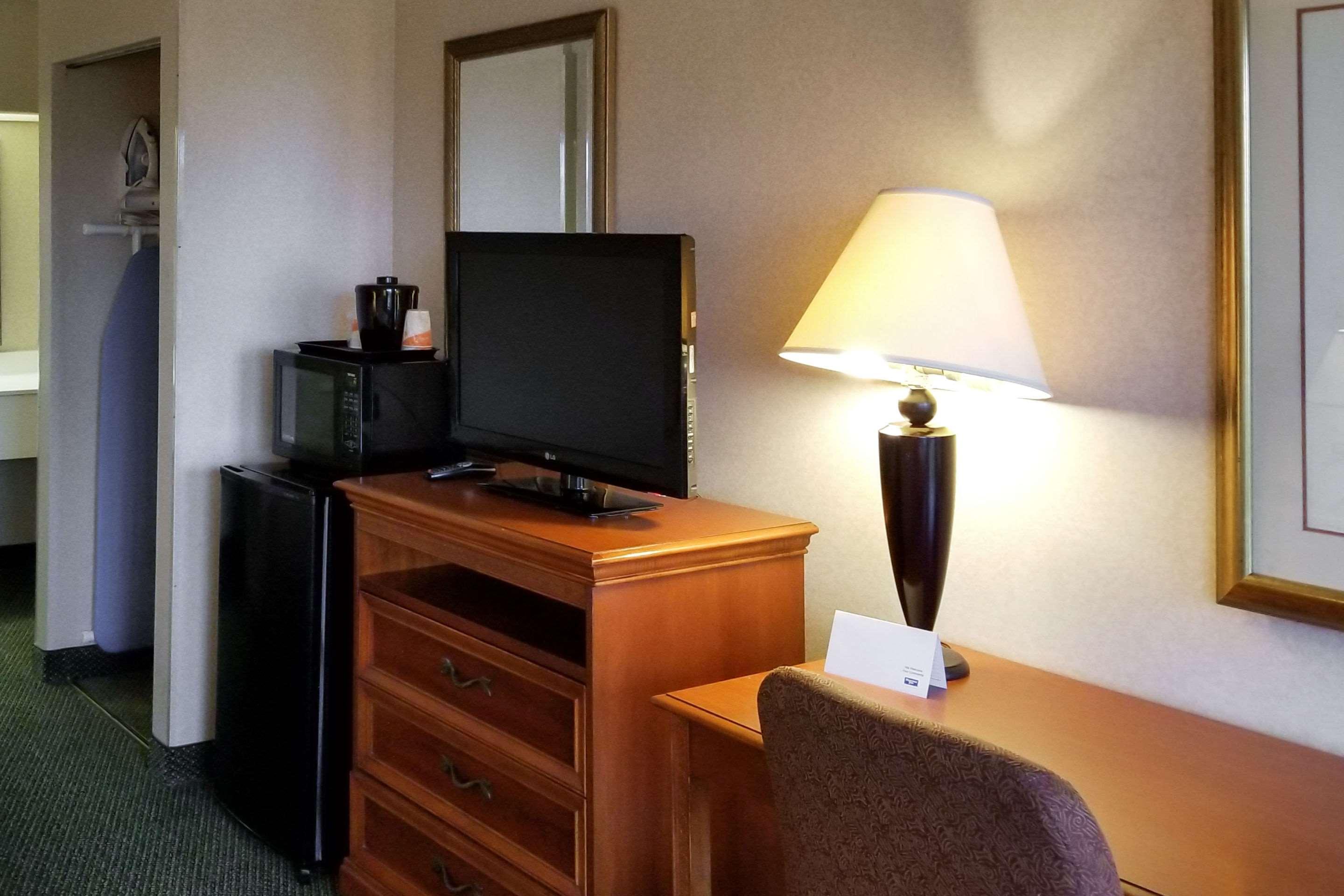 Clarion Inn & Suites 플로랑스 외부 사진